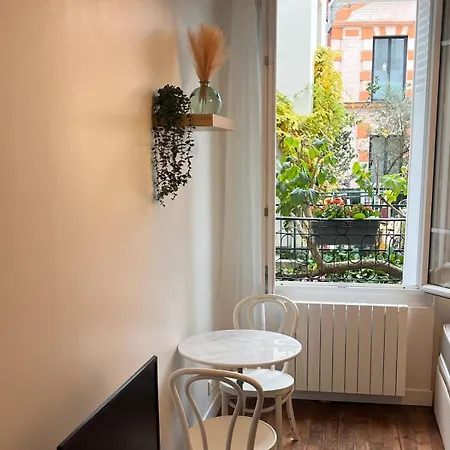 Apartment Bright On Garden *