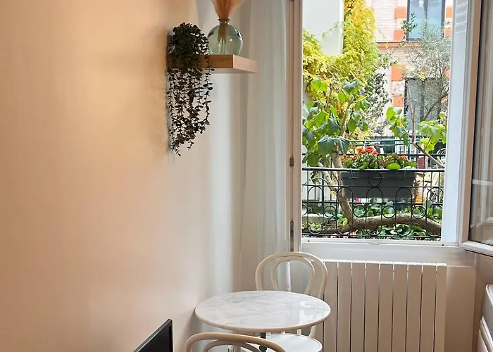 Apartment Bright On Garden *